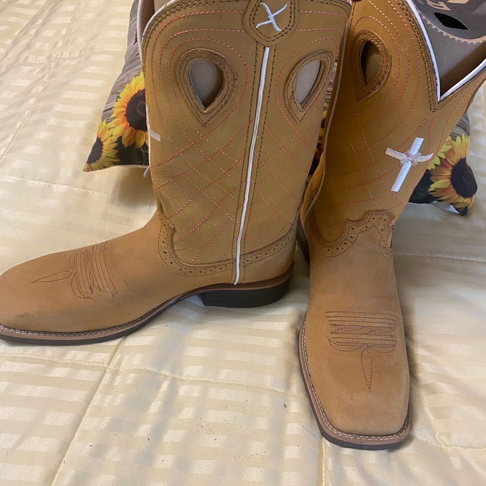 Twisted X boots worn once I bought them brand new online and they were too big.
